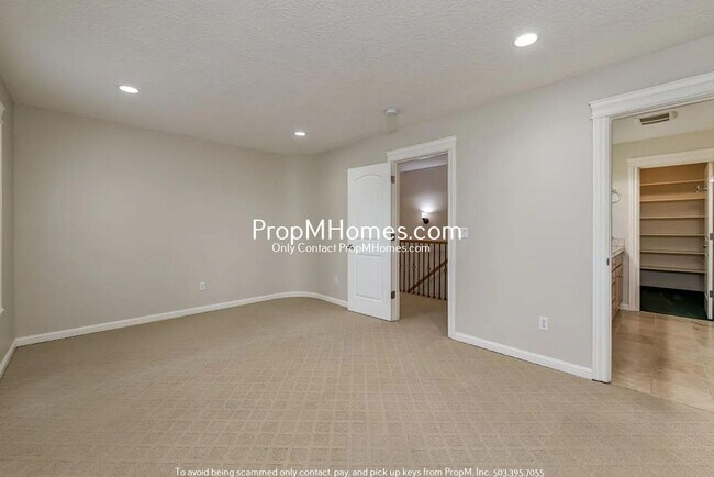 Building Photo - Gorgeous Three Bedroom Home in Centennial!