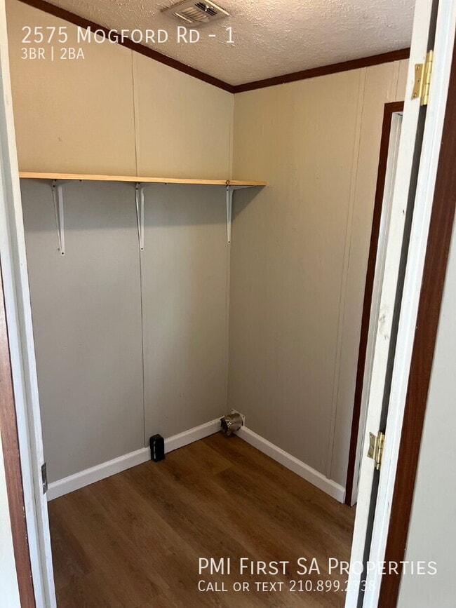 Building Photo - 2575 Mogford Rd