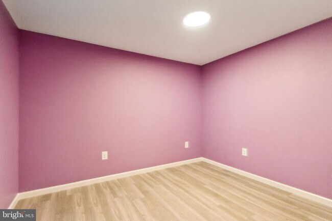 Building Photo - 120 Douglas Dr