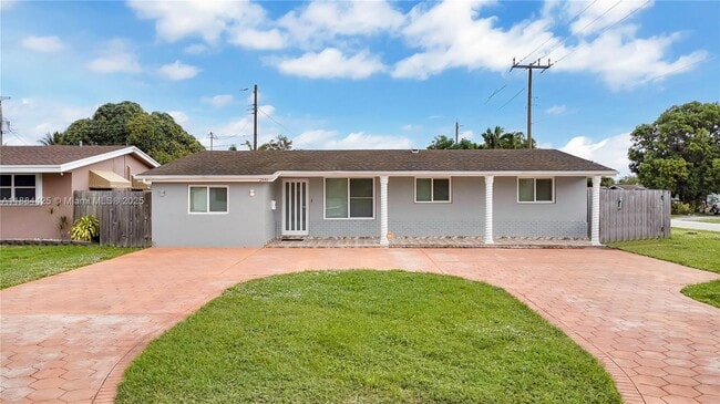 Building Photo - 2441 Tarpon Dr