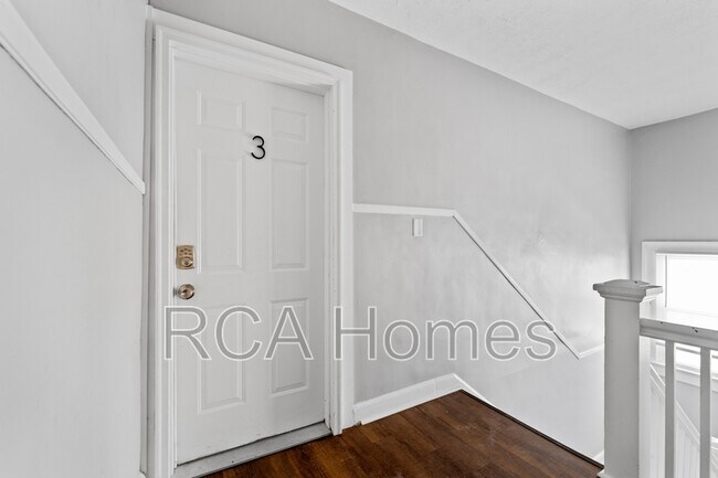 Building Photo - 412 N Bradley Ave