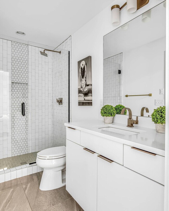 Building Photo - 2807 Delaware Ave