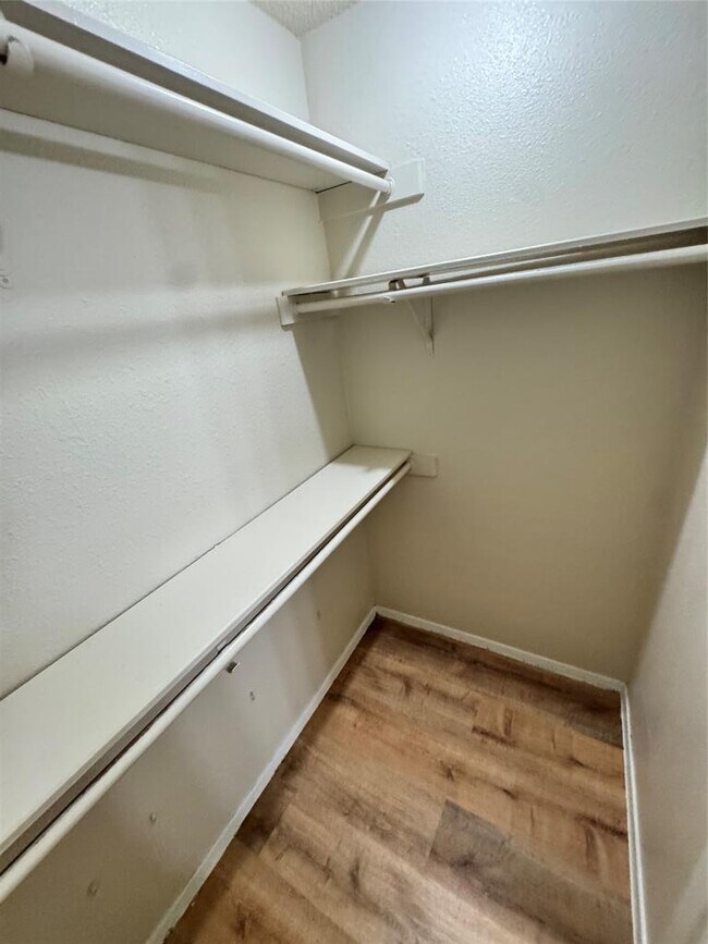 Building Photo - 9624 Sugar Hill Dr