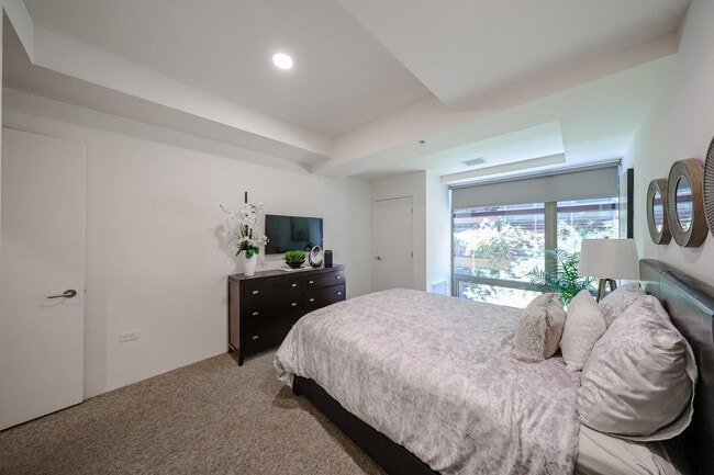 Building Photo - 7121 E Rancho Vista Dr