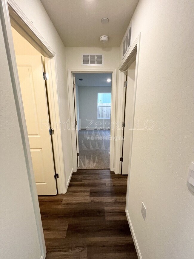 Building Photo - 356 Halisan Ct
