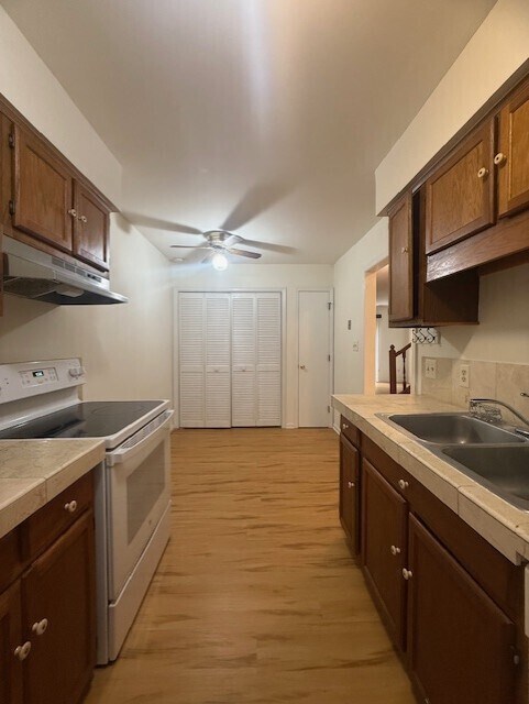 Building Photo - Spacious condo at The Oaks of Avent Ferry!