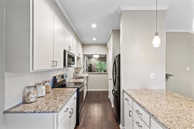 Building Photo - 4403 Bellaire Dr S