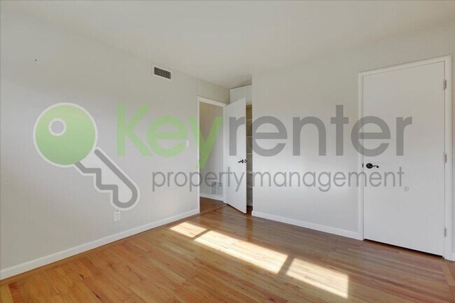 Building Photo - 3124 Brophy Dr