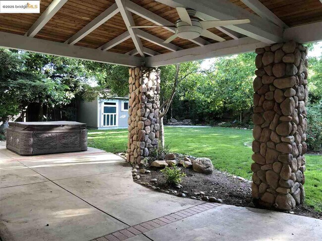 Building Photo - 861 Orchid Ct