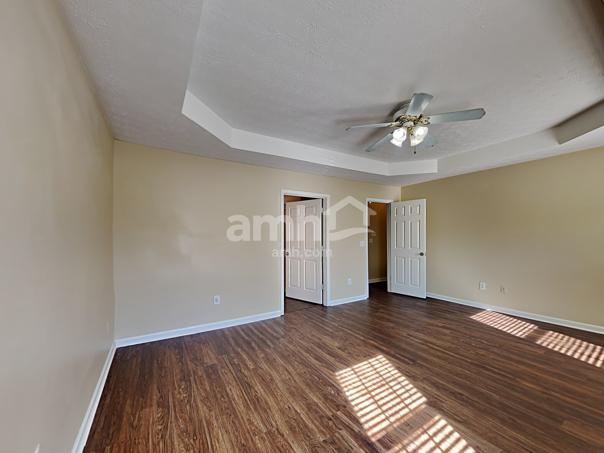 Building Photo - 322 Hillcrest Ln