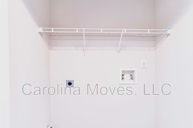 Building Photo - 211 Windsong Dr