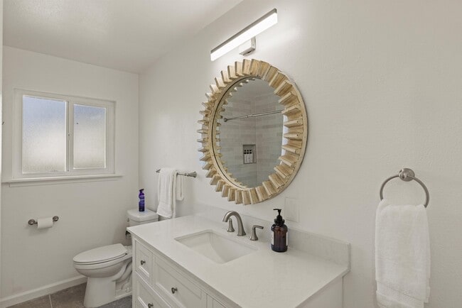 Building Photo - 1571 David Ave