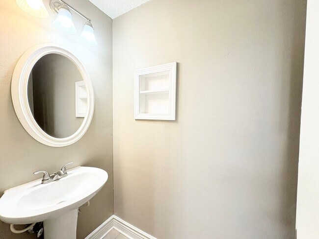 Building Photo - 403 Fox Run Ave