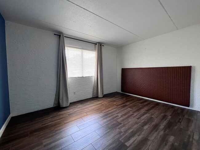 Building Photo - ***MOVE IN SPECIAL**Prime Location in Scot...