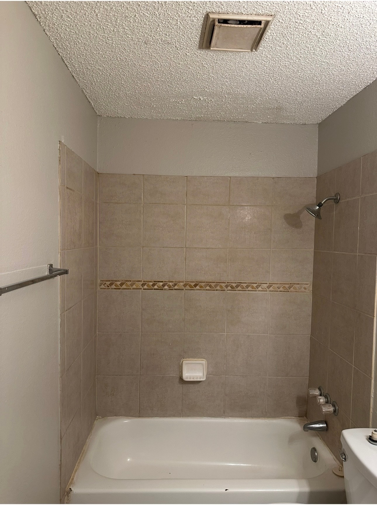 Building Photo - 1019 Acacia Cir