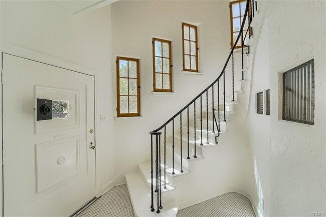 Building Photo - 5924 Graciosa Dr