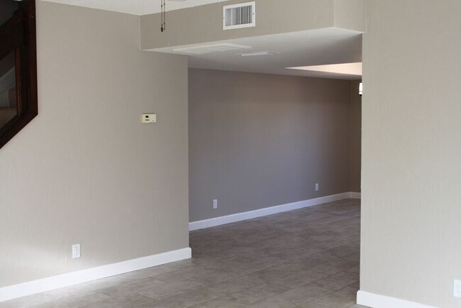 Building Photo - Beautiful Condo with two Master Suites!