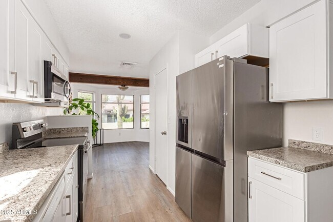 Building Photo - 15604 E Mustang Dr