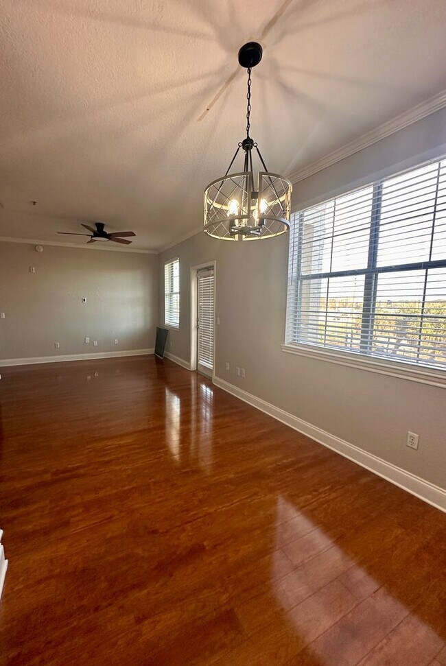 Building Photo - Elegant 1Brm 1Ba wood floors, quartz counters and more!