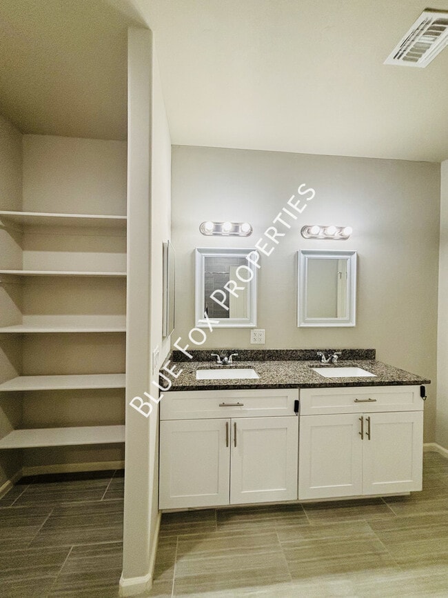 Building Photo - 149 E Stone Ct