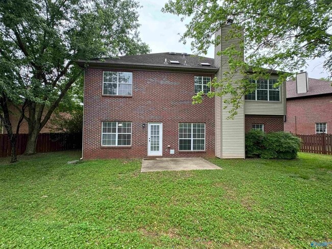 Building Photo - 100 Huxton Ct SW