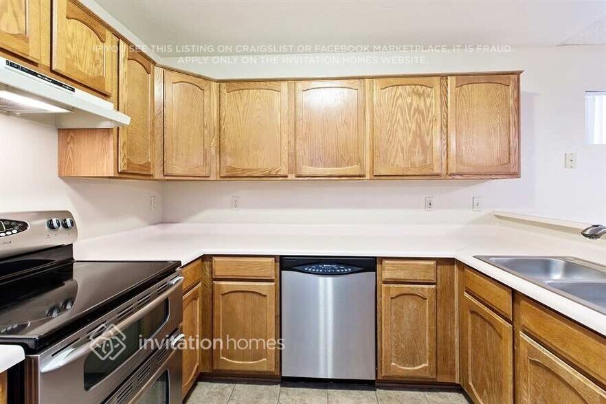 Building Photo - 11564 W Sage Dr