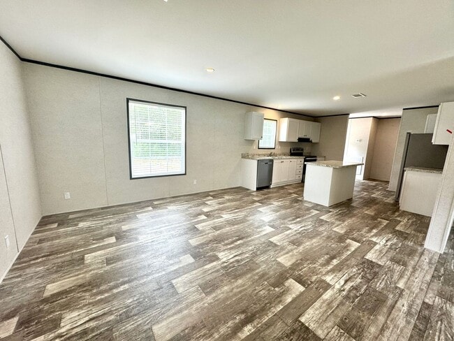 Building Photo - Huge 5 Bedroom 3 Bathroom Hastings Home Lo...