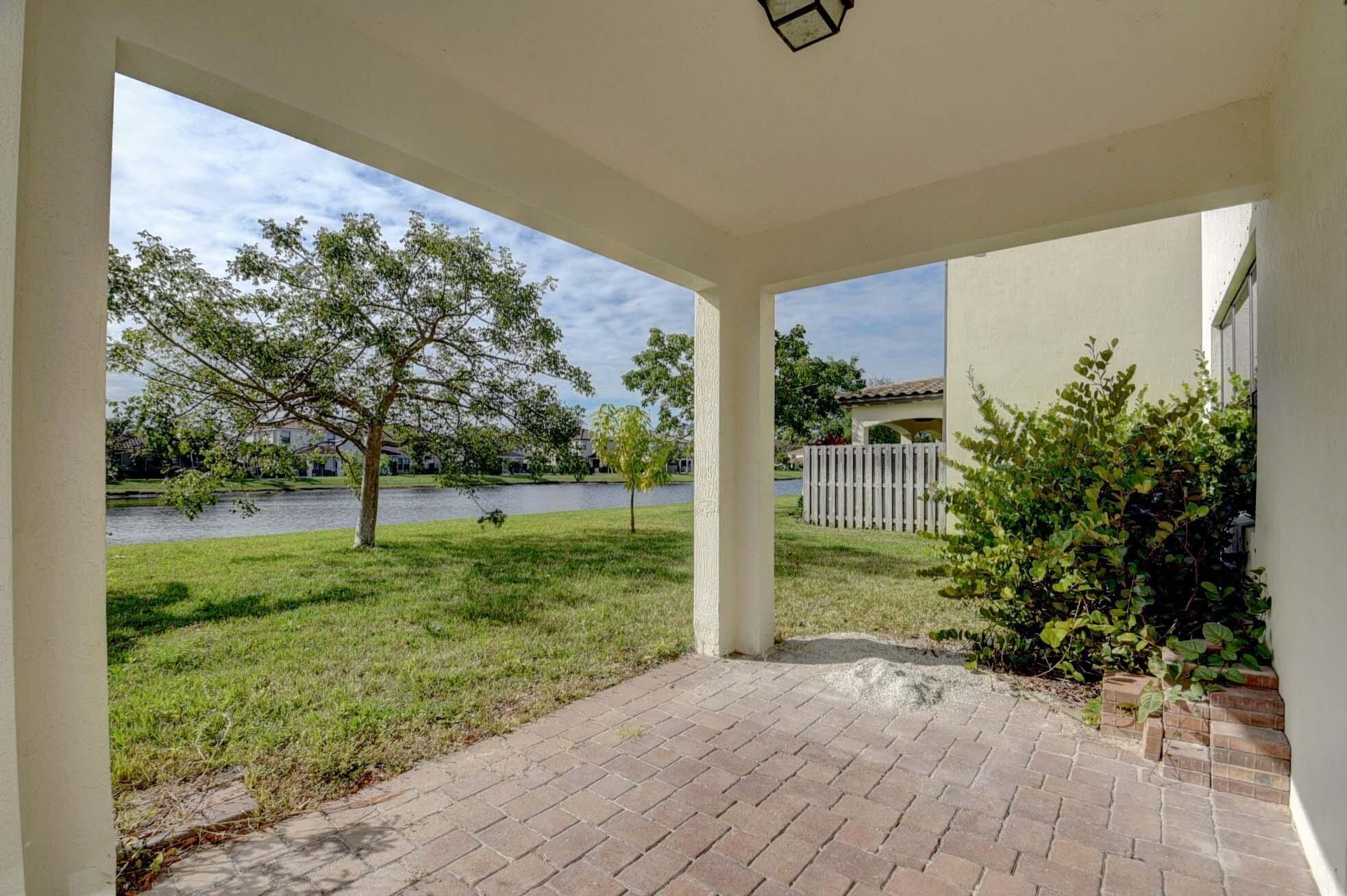 Building Photo - 8834 Willow Cove Ln