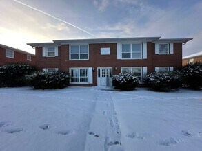 Building Photo - Cozy and comfortable 2 bed 1 bath apartment located in the heart of Speedway. Apply today to sche...