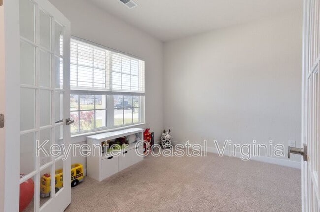 Building Photo - 515 Spring Hill Pl