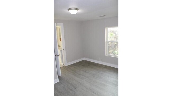 Building Photo - 920 Dubois St