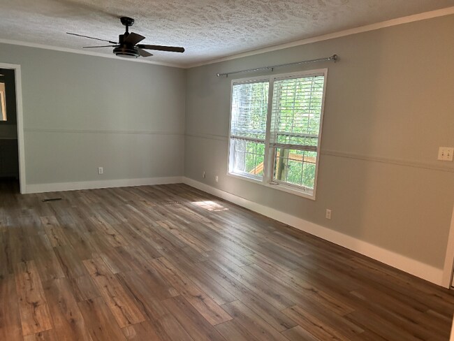 Building Photo - 33 T and E Ln