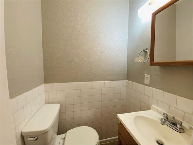 Building Photo - 2114 Dunloe Ave