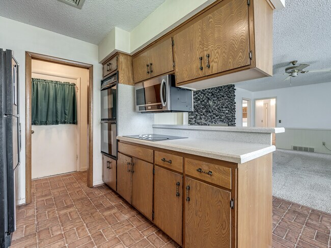 Building Photo - 6721 St Mary's Cir