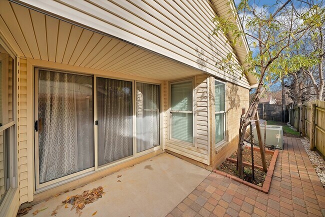 Building Photo - 1611 Celeste Ct