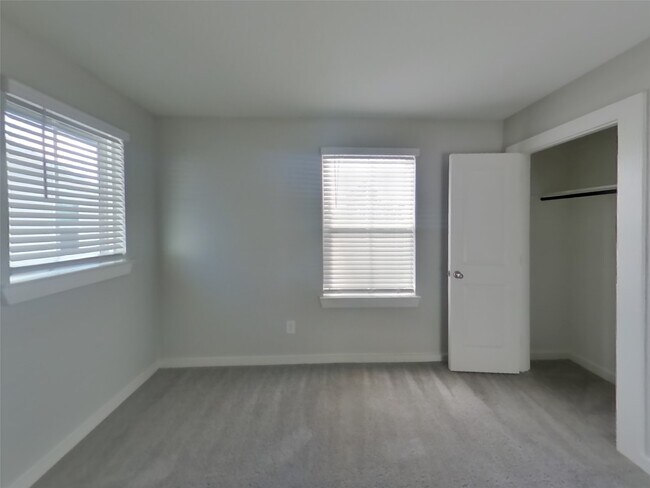 Building Photo - 9835 Willow Creek Commerce Dr