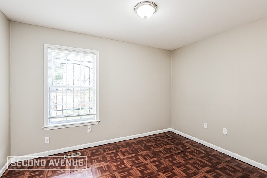 Building Photo - 1831 W Ormsby Ave