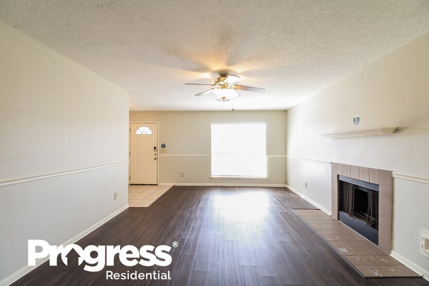 Building Photo - 17938 Great Glen Dr