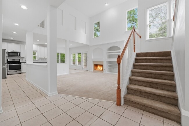 Building Photo - Spacious Renovated Home on a Quiet Cul-de-Sac Single-family · Professionally managed · Move-in ready