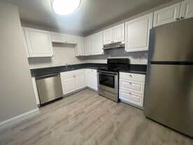 Building Photo - 799 Farm Road in Marlboro