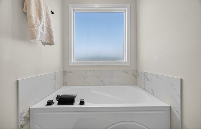 Building Photo - 3019 Cambridge Ct