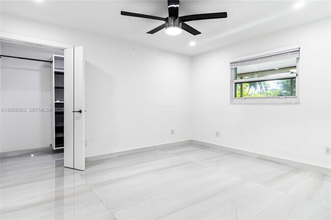 Building Photo - 4530 SW 34th Dr