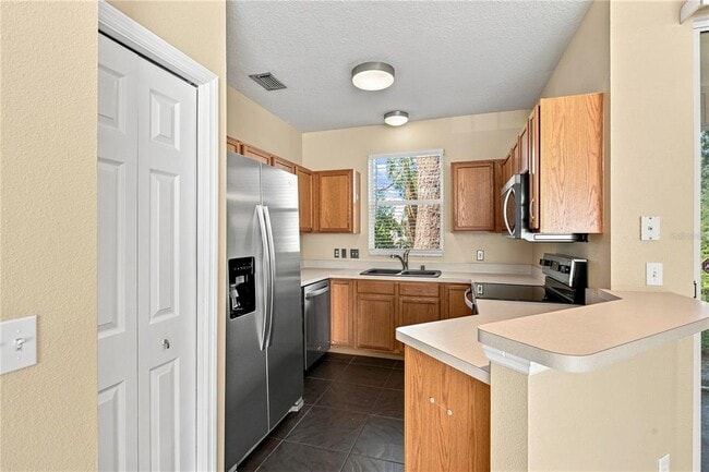 Building Photo - 13710 Forest Lake Dr