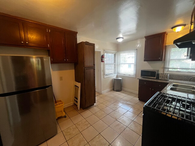 Building Photo - 2716 W 101st St