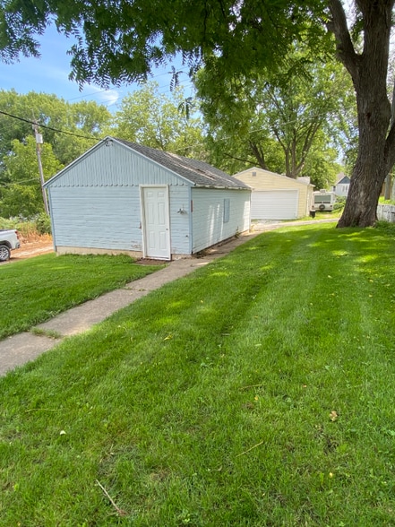 Building Photo - 808 Hickory St