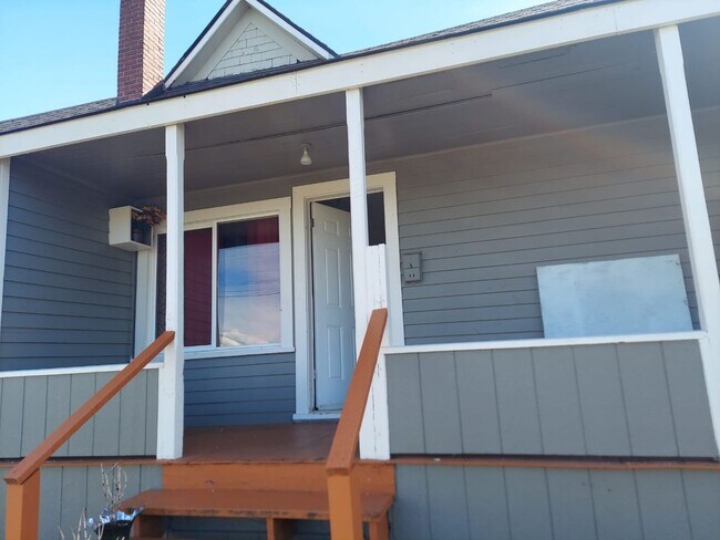 Building Photo - Charming Tacoma Home on a Peaceful Corner Lot!