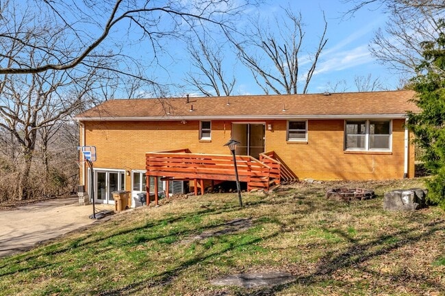 Building Photo - 6469 Fleetwood Dr
