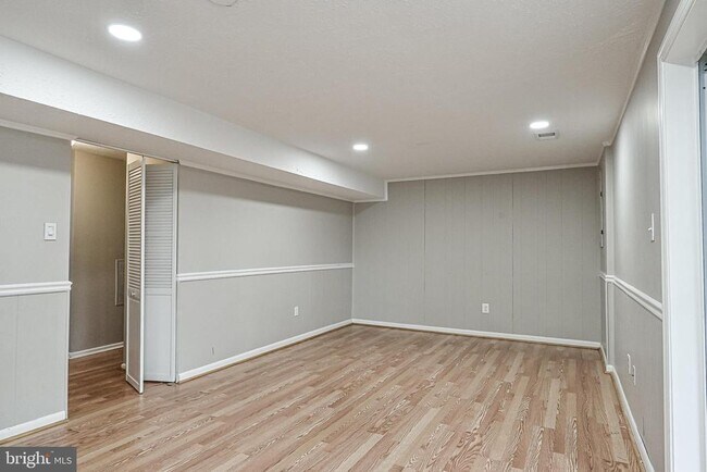 Building Photo - 5572 Kendrick Ln