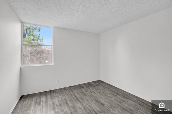 Building Photo - 18620 Hatteras St