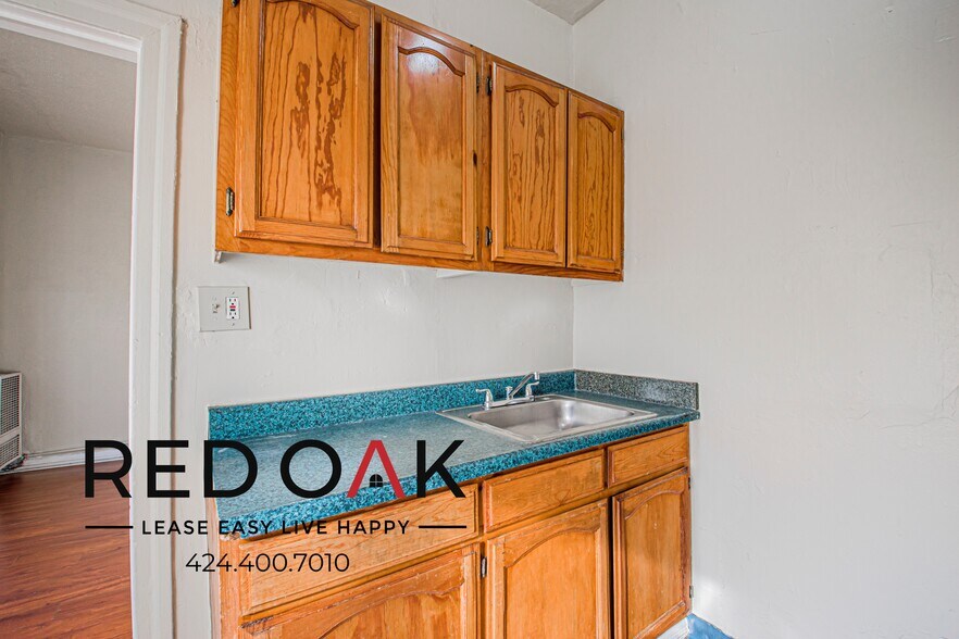 Building Photo - 1243 S Mariposa Ave